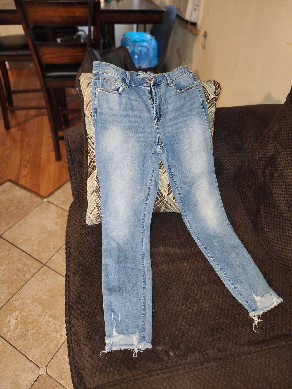 Old Navy Light Blue Cropped Ankle Jeans with Frayed Hem